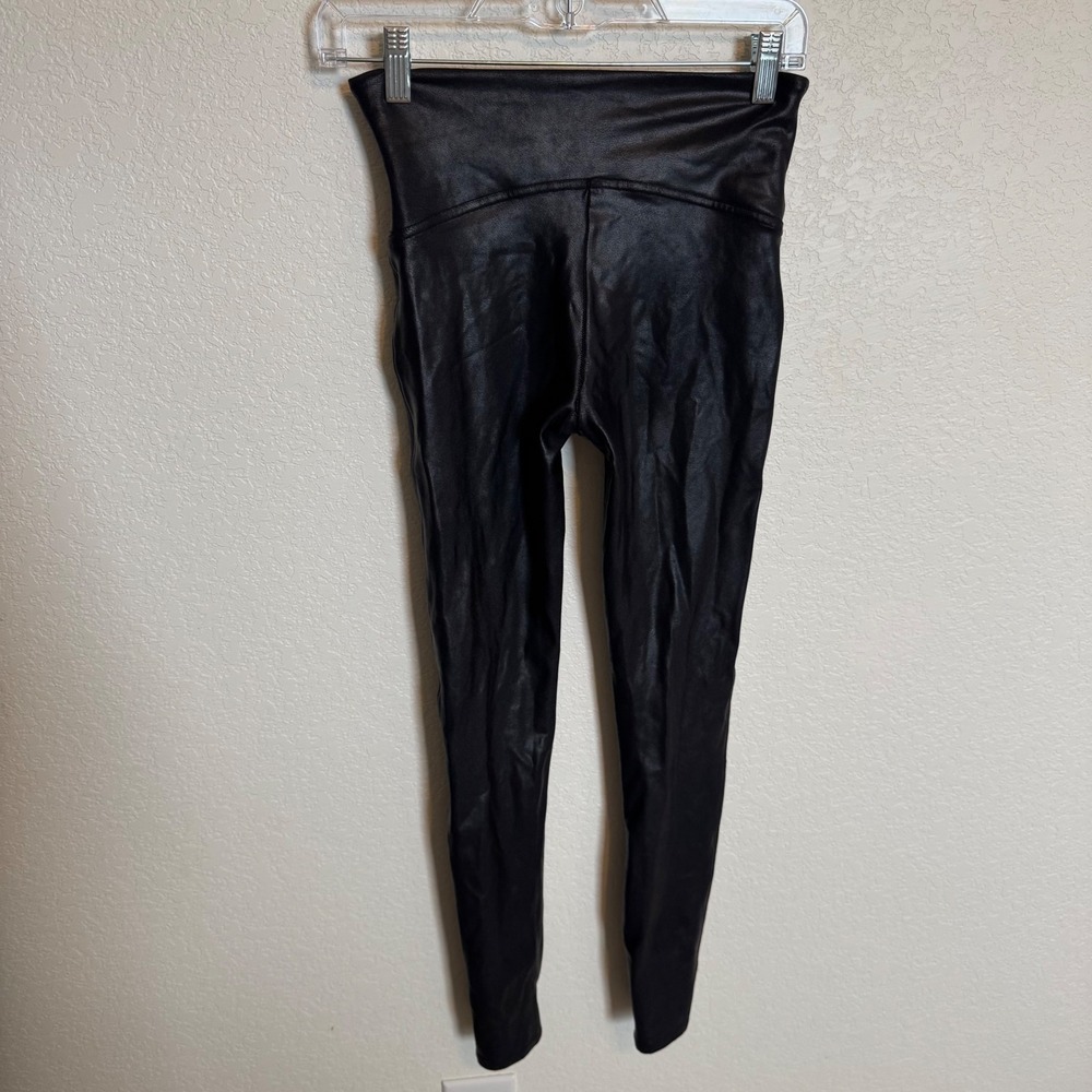 Faux Leather Moto Chic Spanx Leather-Look Leggings Size Medium Black - Picture 2 of 4